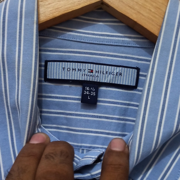 Tommy Hilfiger - Picture 2 of 4